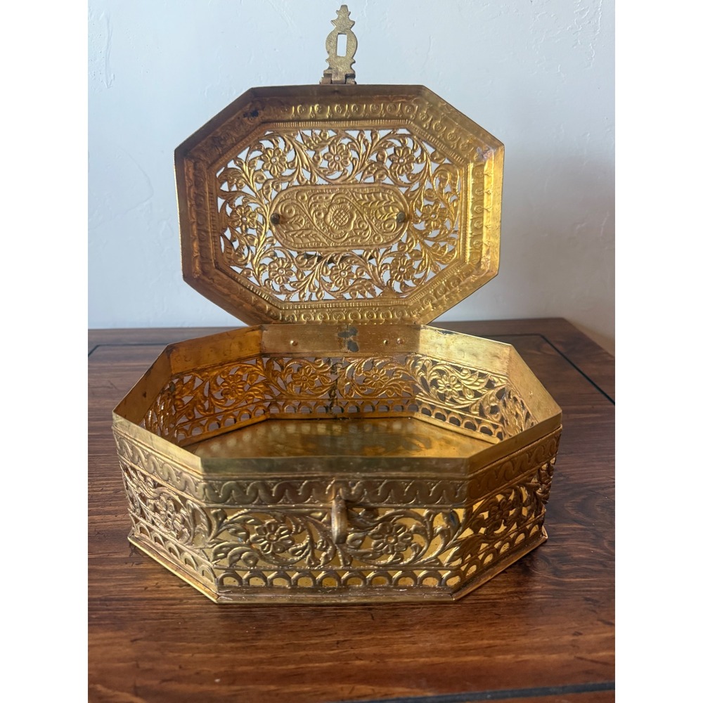 Vintage Brass Octagon Trinket Box - Ornate  Mughal Jewelry or Trinket Box - Picture 6 of 13